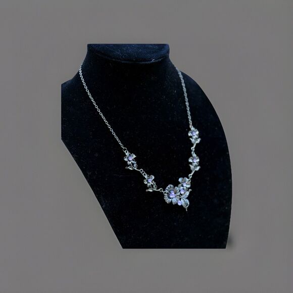 Vintage Pewter Floral Necklace With Purple Rhinestones, Bold Romantic Jewelry - Picture 3 of 6